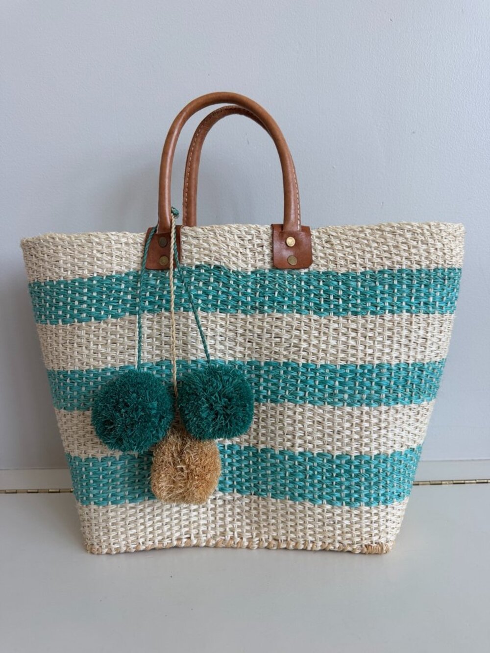 NWOT. Mar Y Sol Samana Aqua Stripe Sisal Straw Tote Leather Handles Pom Poms